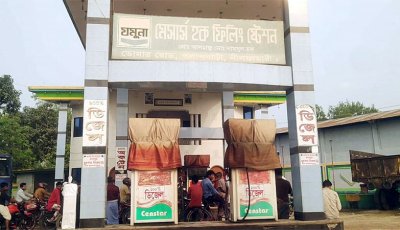 নীলফামারীতে তিনগুণ দামে দোকানে বিক্রি হচ্ছে জ্বালানি তেল