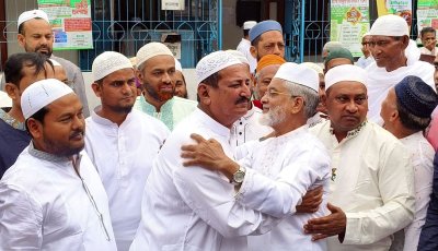 ঈদের নামাজ আদায় করেছেন রাজশাহী জেলা পরিষদের প্রশাসক